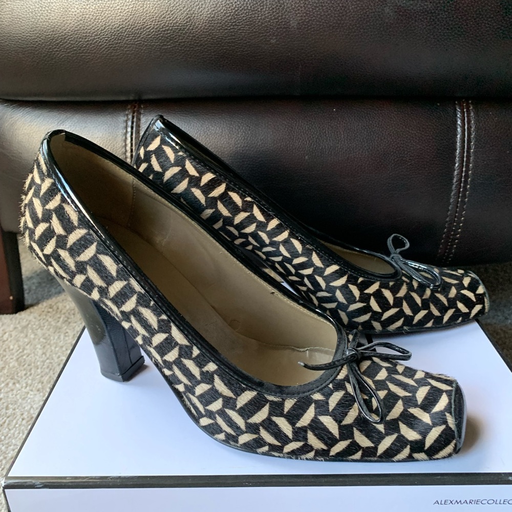 Cowhide leather 3.5” heels great condition, some inside wear Italian shoes